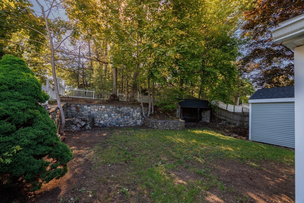 8 Freeman Avenue Webster, MA 01570 - Photo 17 of 24