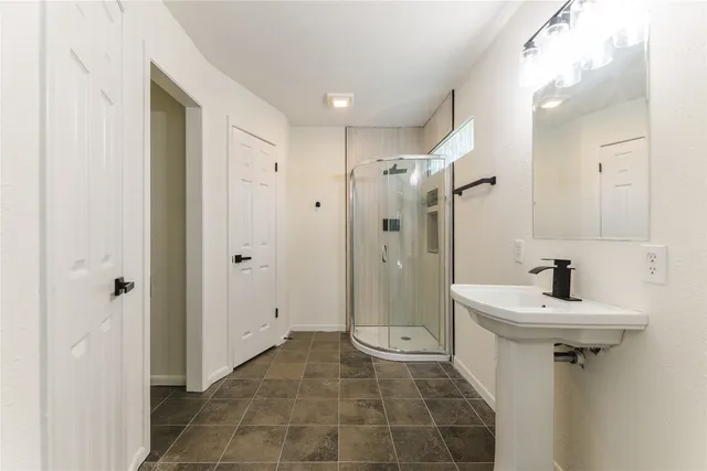 $1,950 | 431 Topsail Way, Crosby, TX 77532