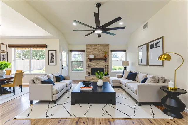 $1,950 | 431 Topsail Way, Crosby, TX 77532