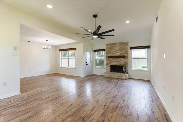 $1,950 | 431 Topsail Way, Crosby, TX 77532