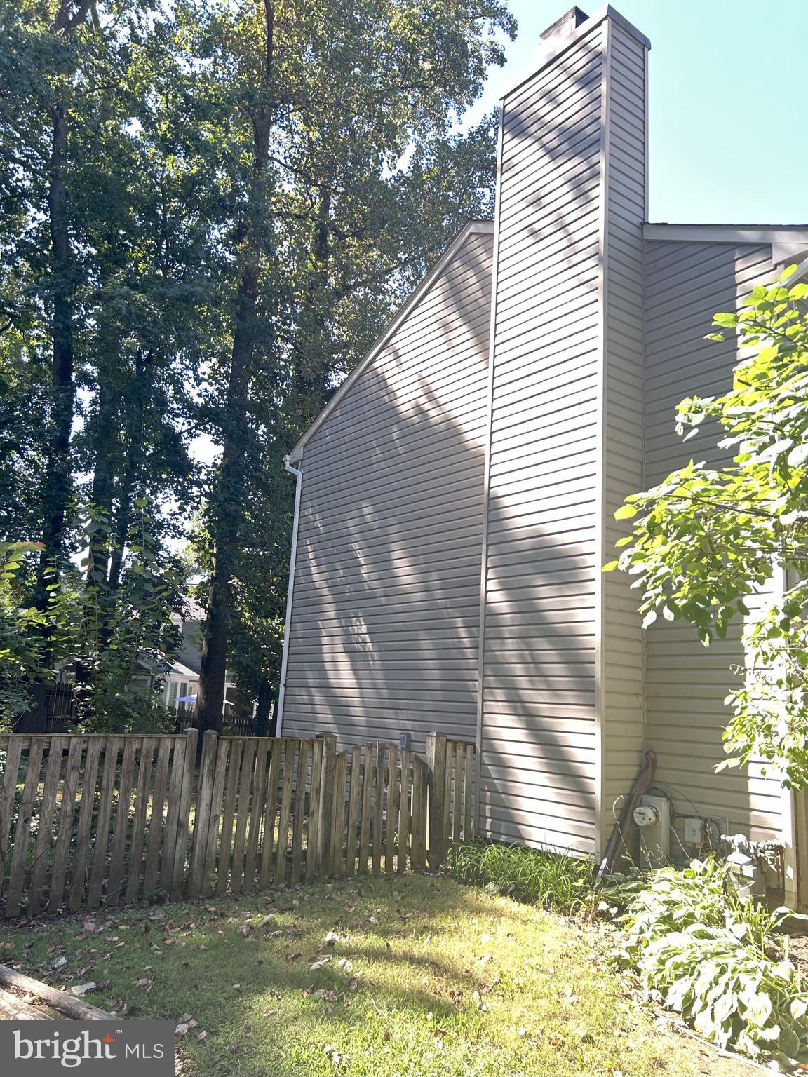 111 Janwall Street Annapolis, MD 21403 - Photo 6 of 32 a backyard of a house