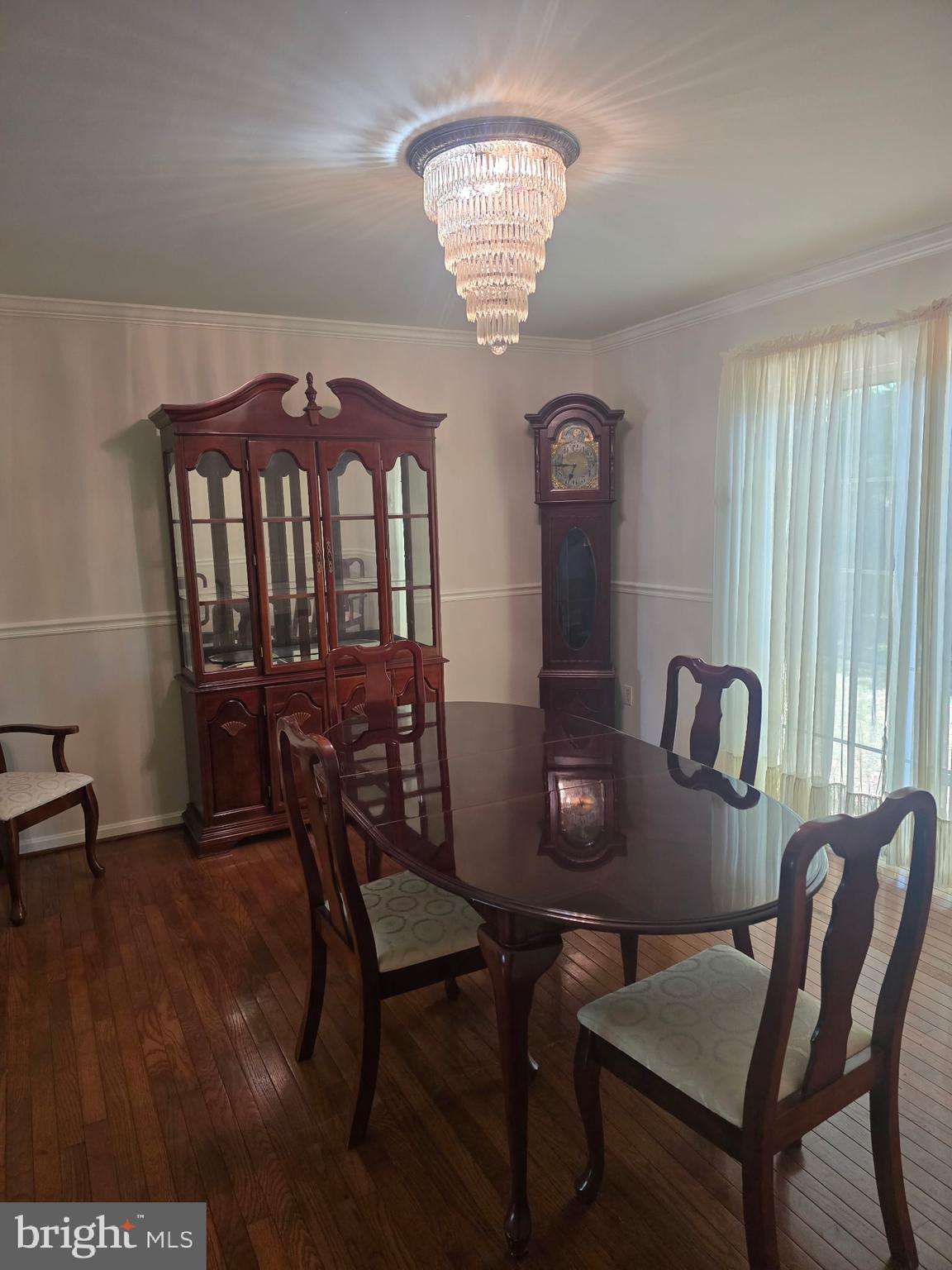 111 Janwall Street Annapolis, MD 21403 - Photo 10 of 32 a view of a dining room with furniture and chandelier