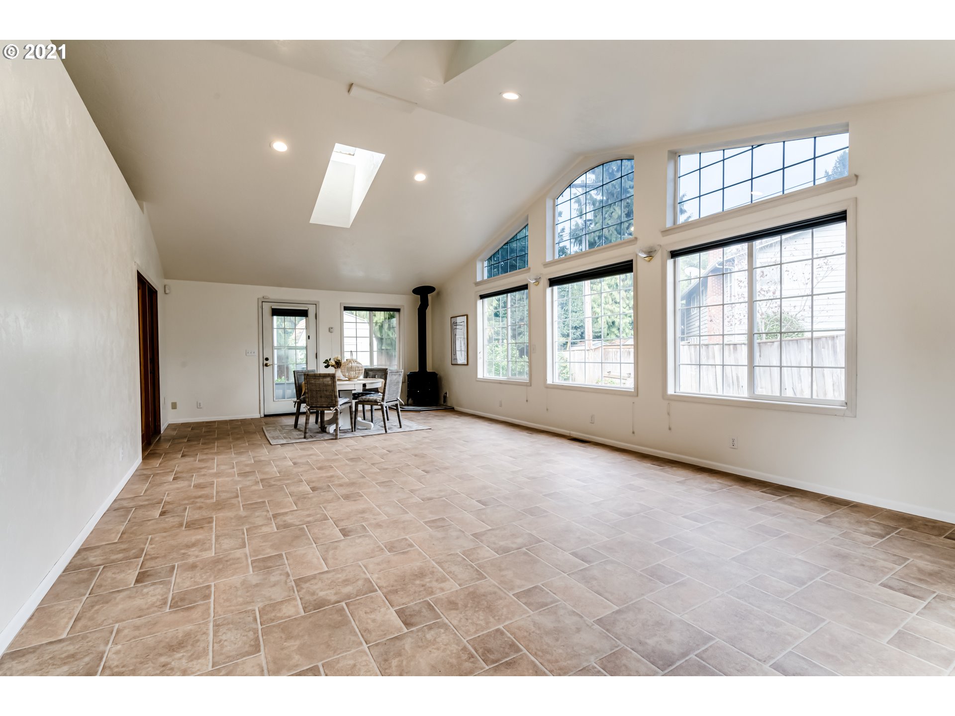 224 Seward Avenue Springfield, OR 97477 - Photo 14 of 32 a view of an empty room with a window