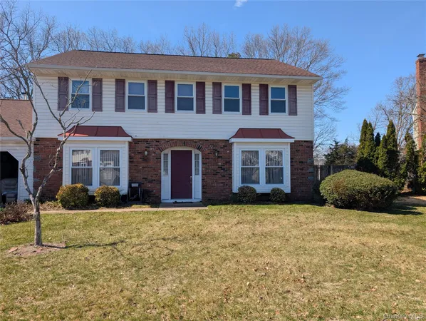 $625,000 | 58 Glenmere Way, Holbrook, NY 11741