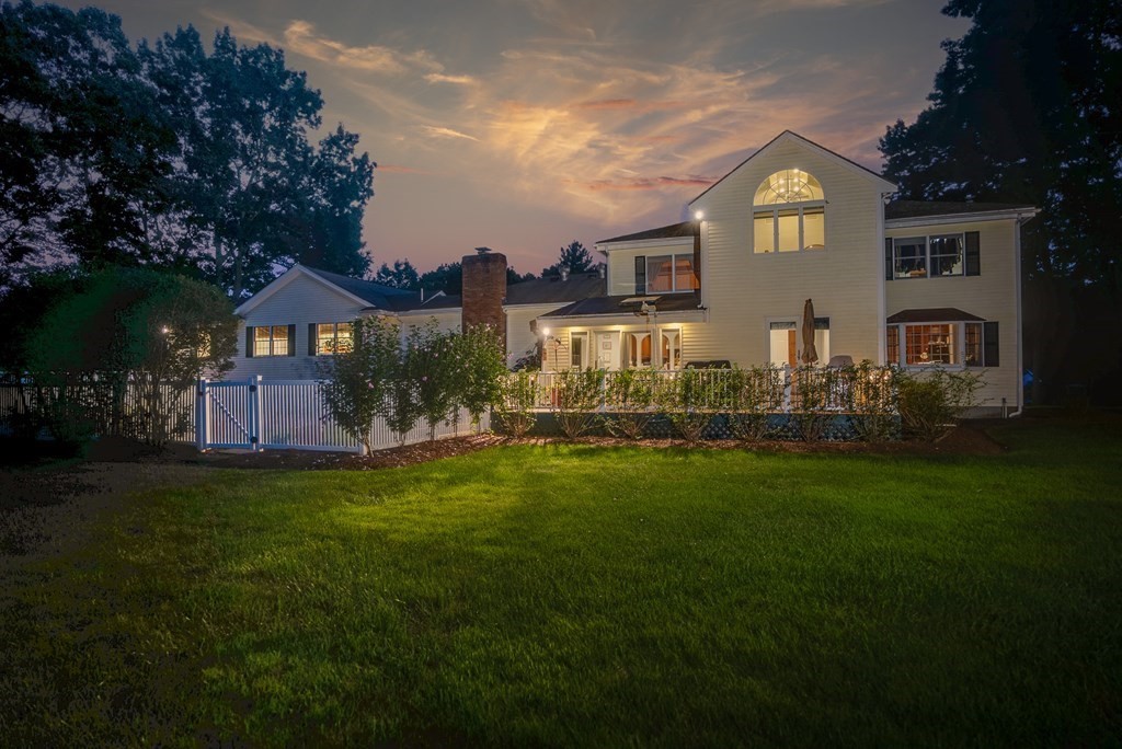 6 Braeburn Road Chelmsford, MA 01824 - Photo 39 of 42 a front view of a house with garden