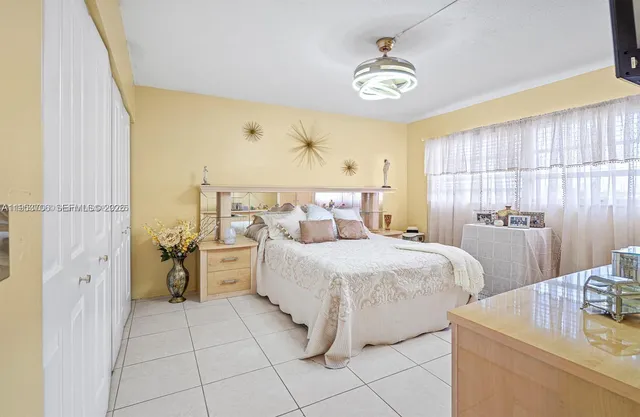 $165,000 | 180 Northeast 12th Avenue, Unit 14E, Hallandale Beach, FL 33009
