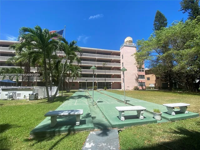 $165,000 | 180 Northeast 12th Avenue, Unit 14E, Hallandale Beach, FL 33009