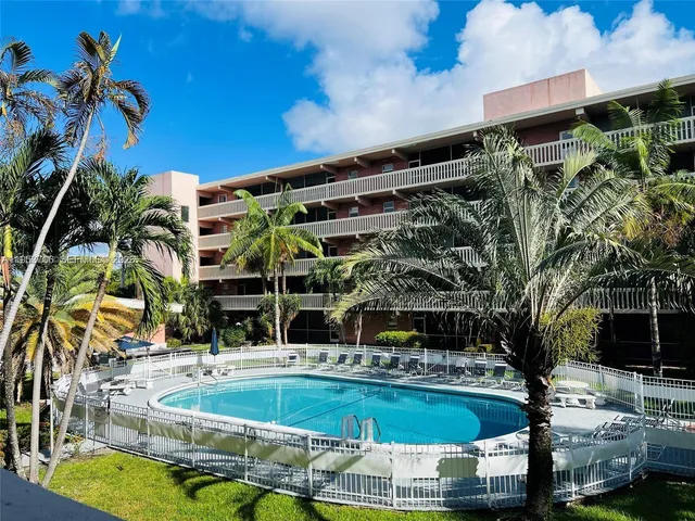 $165,000 | 180 Northeast 12th Avenue, Unit 14E, Hallandale Beach, FL 33009