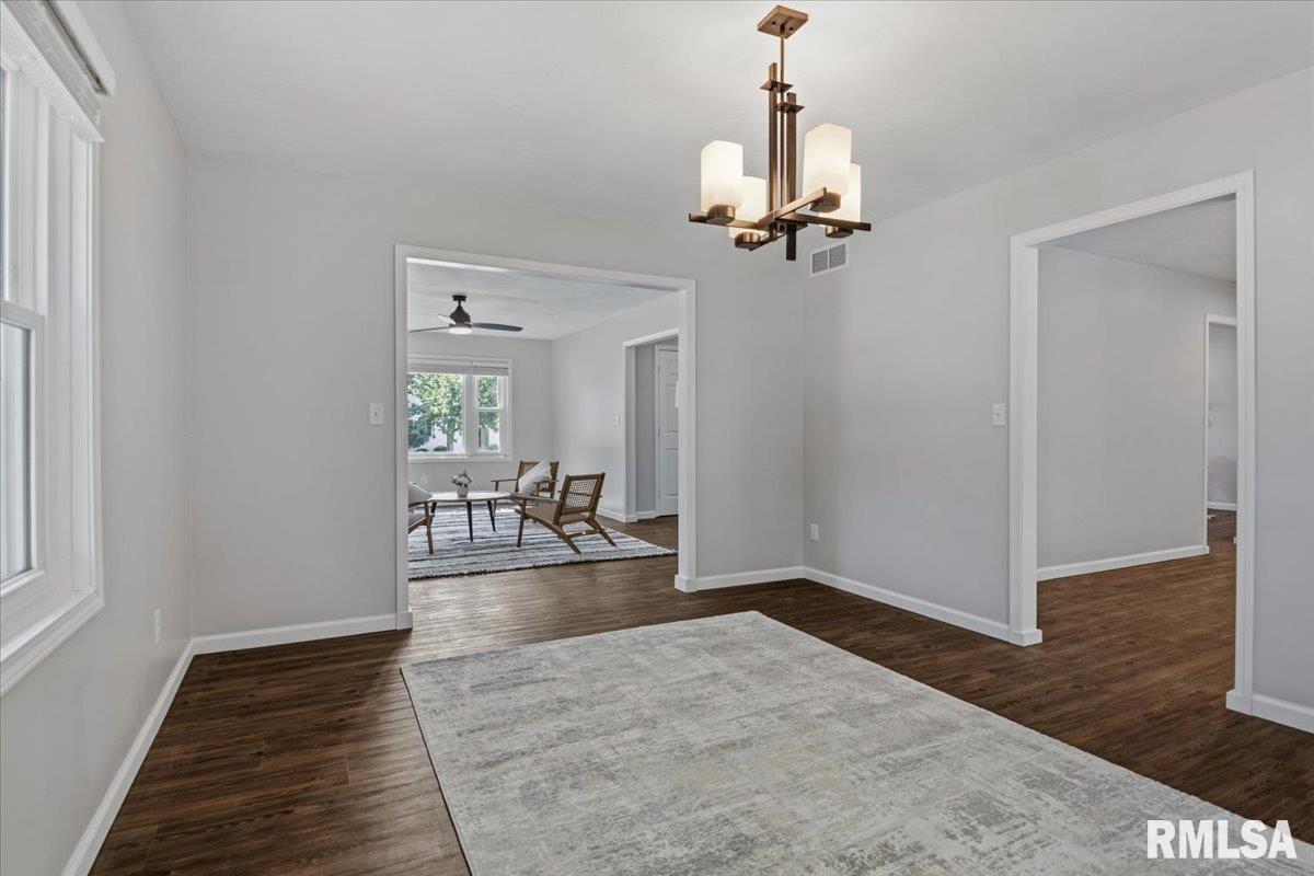 408 Golf Road Springfield, IL 62704 - Photo 13 of 60