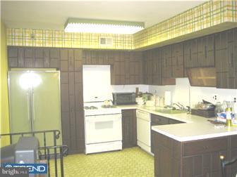 9661 Pine Road Philadelphia, PA 19115 - Photo 4 of 11 Kitchen