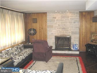 9661 Pine Road Philadelphia, PA 19115 - Photo 6 of 11 Family Room