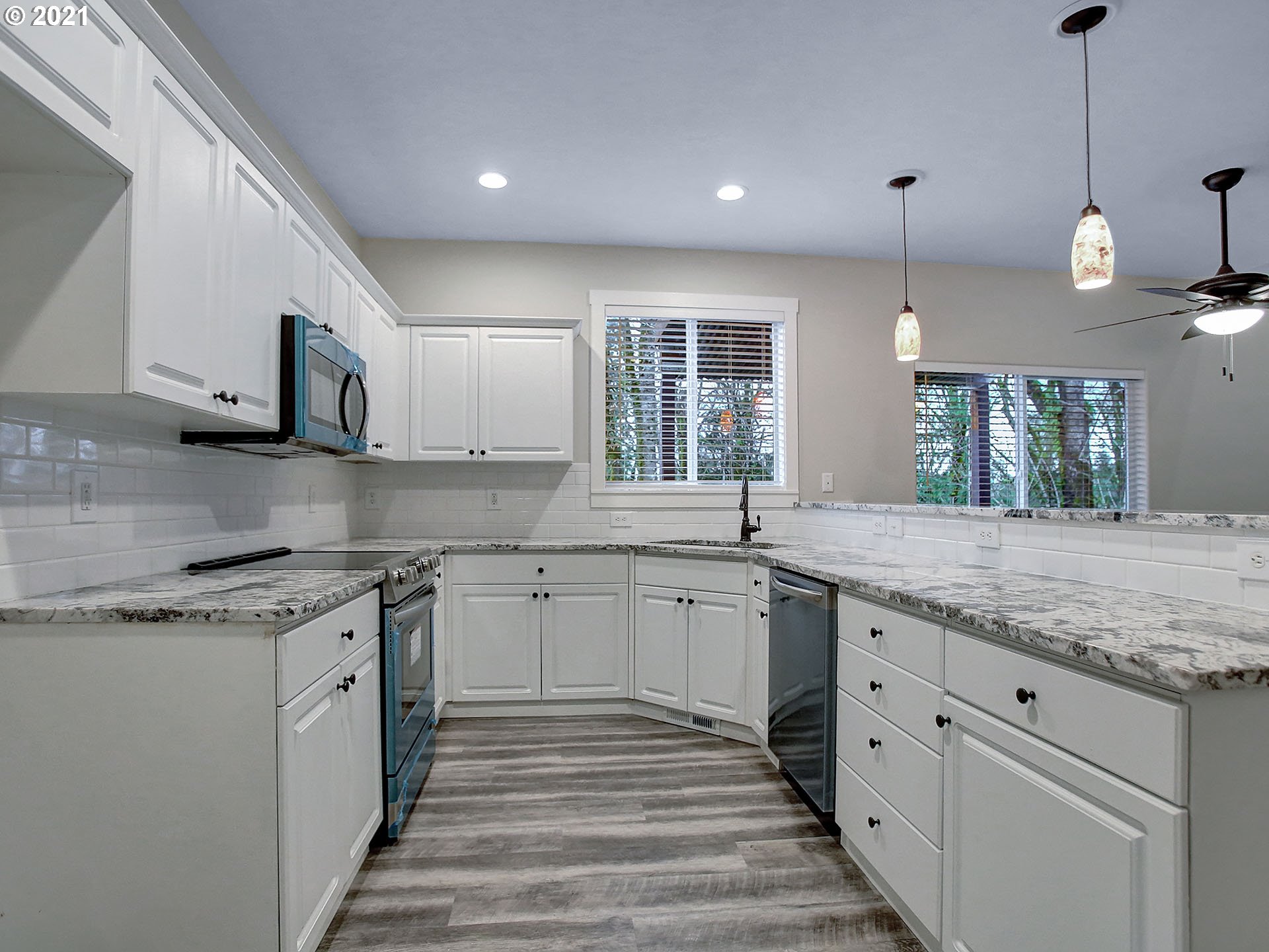 37703 Rachael Drive Sandy, OR 97055 - Photo 3 of 31 Gallery Image 3