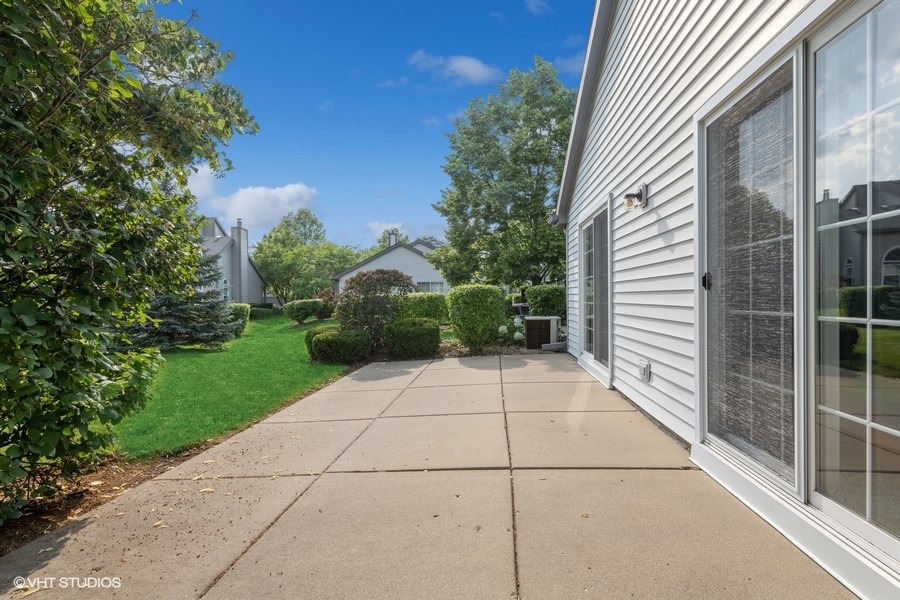 393 Bentley Place Buffalo Grove, IL 60089 - Photo 15 of 16 a view of a backyard with potted plants