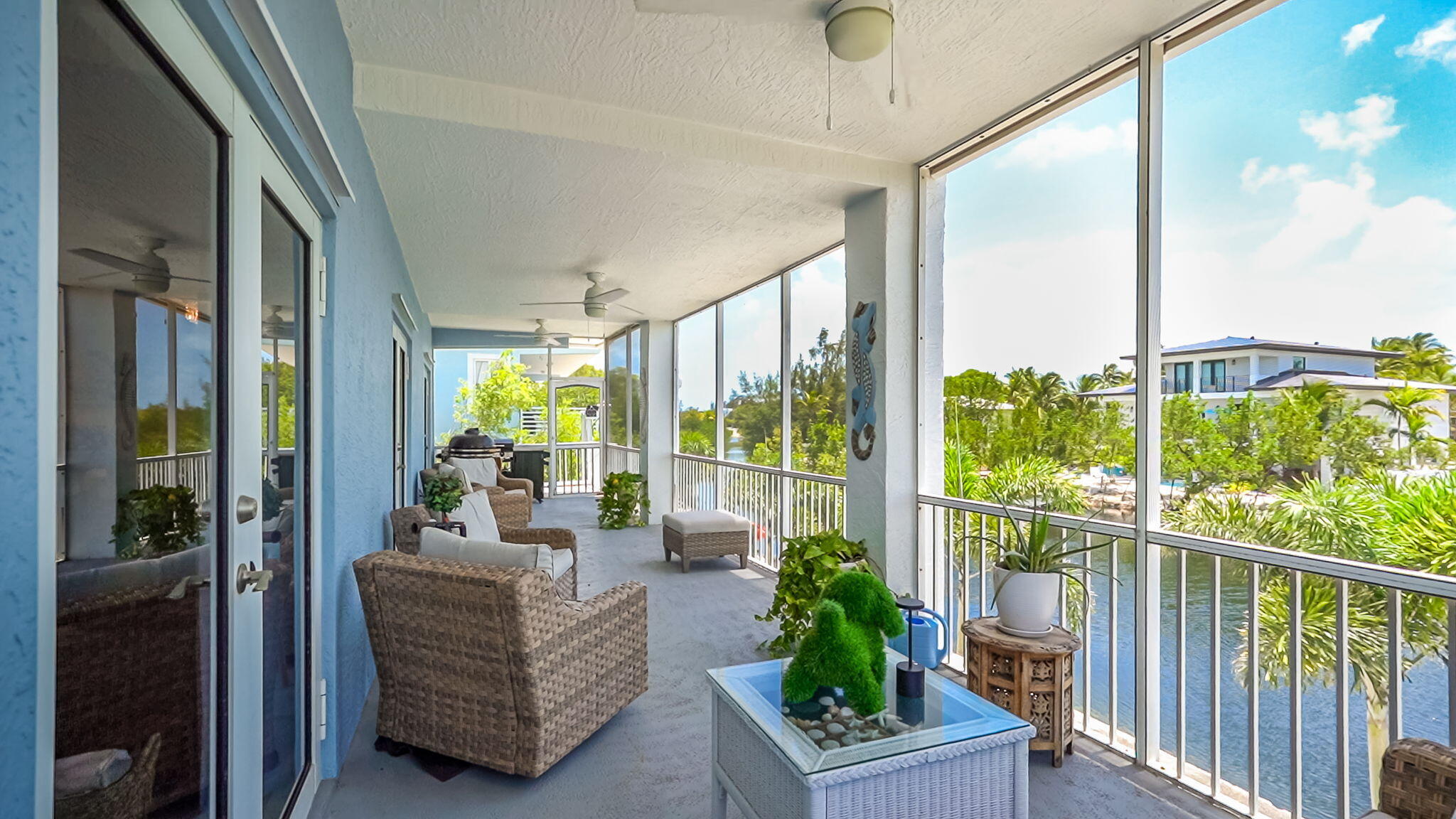 24 Mutiny Place Key Largo, FL 33037 - Photo 53 of 69 a living room with furniture and a potted plant