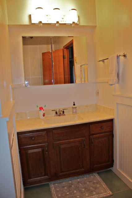 404 Alleen Road Knoxville, TN 37920 - Photo 12 of 36 Master bathroom - vanity