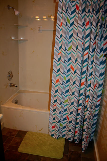 404 Alleen Road Knoxville, TN 37920 - Photo 19 of 36 2nd bathroom tub_shower