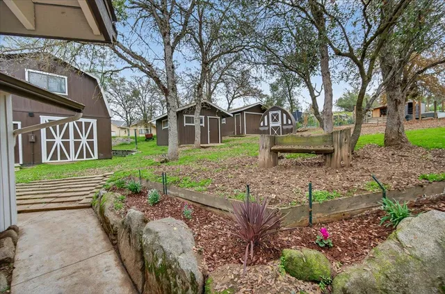 $629,000 | 31814 Lockwood Lane, Prather, CA 93651