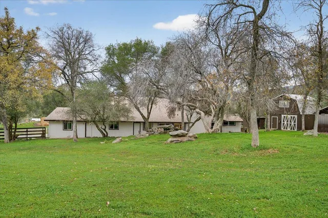 $629,000 | 31814 Lockwood Lane, Prather, CA 93651