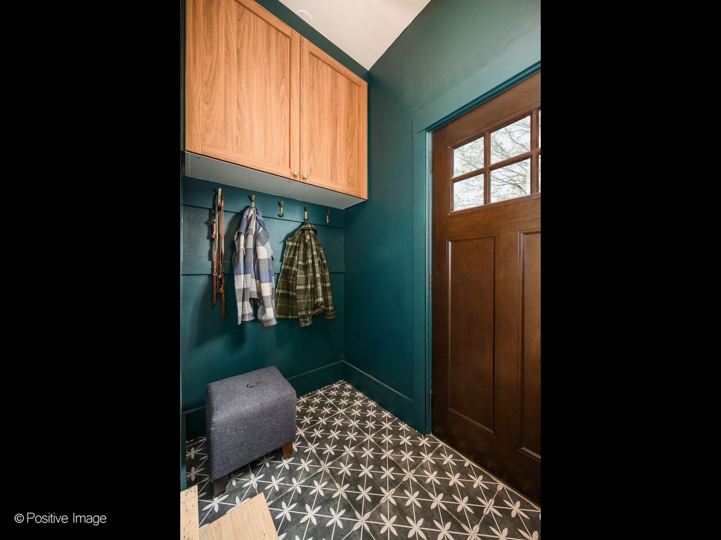 305 Maplewood Road Riverside, IL 60546 - Photo 3 of 27