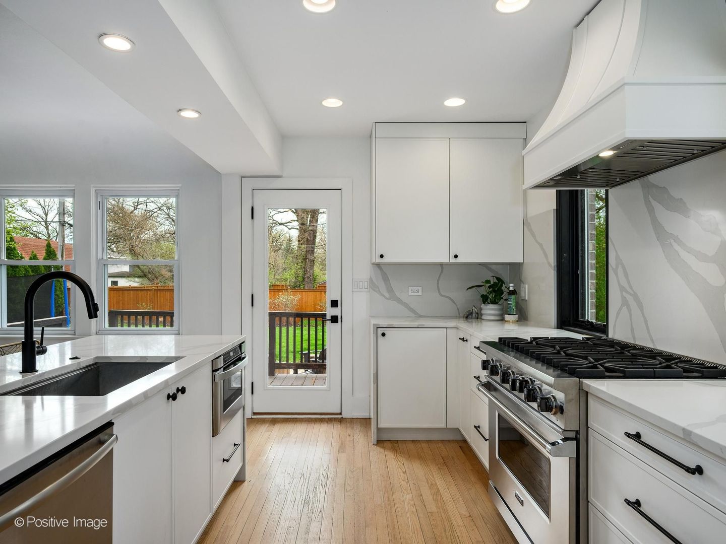 305 Maplewood Road Riverside, IL 60546 - Photo 8 of 27