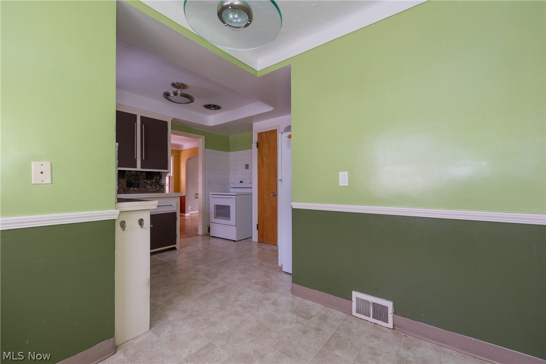 2369 Charney Road Cleveland, OH 44118 - Photo 13 of 33