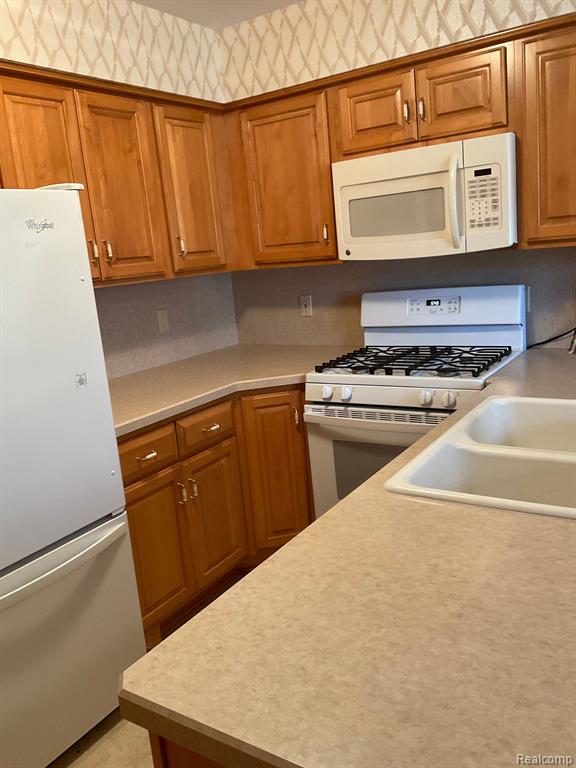 17280 Westhampton Road Southfield, MI 48075 - Photo 14 of 35
