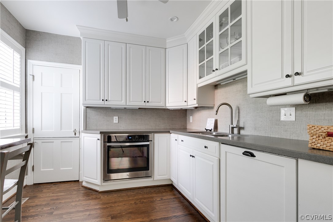 108 Penshurst Road Richmond, VA 23221 - Photo 21 of 50 This area has a seperate oven, dishwasher perfect for caterer's while entertaining