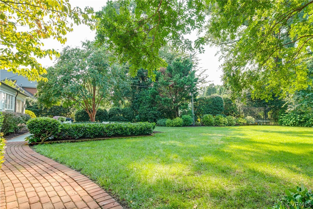 108 Penshurst Road Richmond, VA 23221 - Photo 48 of 50 Beautiful landscaping and hardscape throughout the grounds