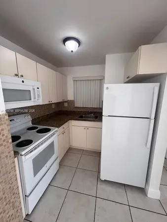 $1,800 | 8870 Fontainebleau Boulevard, Unit 307, Miami, FL 33172