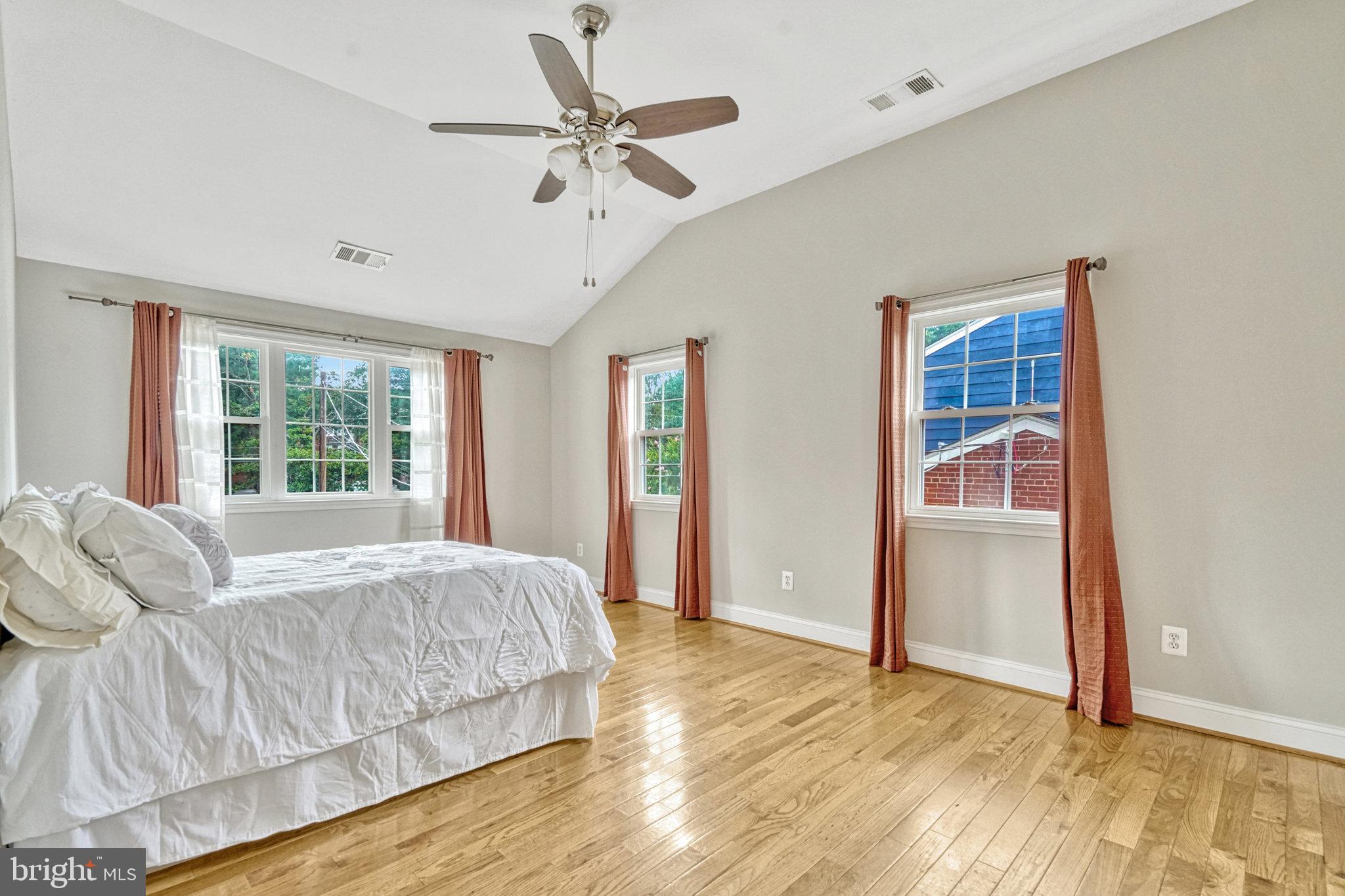 5187 Seminary Road Alexandria, VA 22311 - Photo 20 of 55 Primary Room