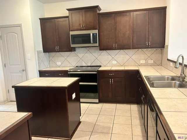 $265,000 | 9033 Reserve Oak Avenue, Zachary, LA 70791