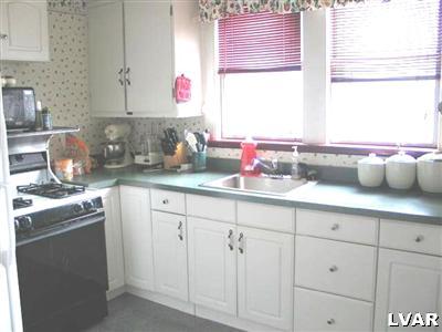 756 Hawthorne Road Bethlehem, PA 18018 - Photo 3 of 3 Gallery Image 3