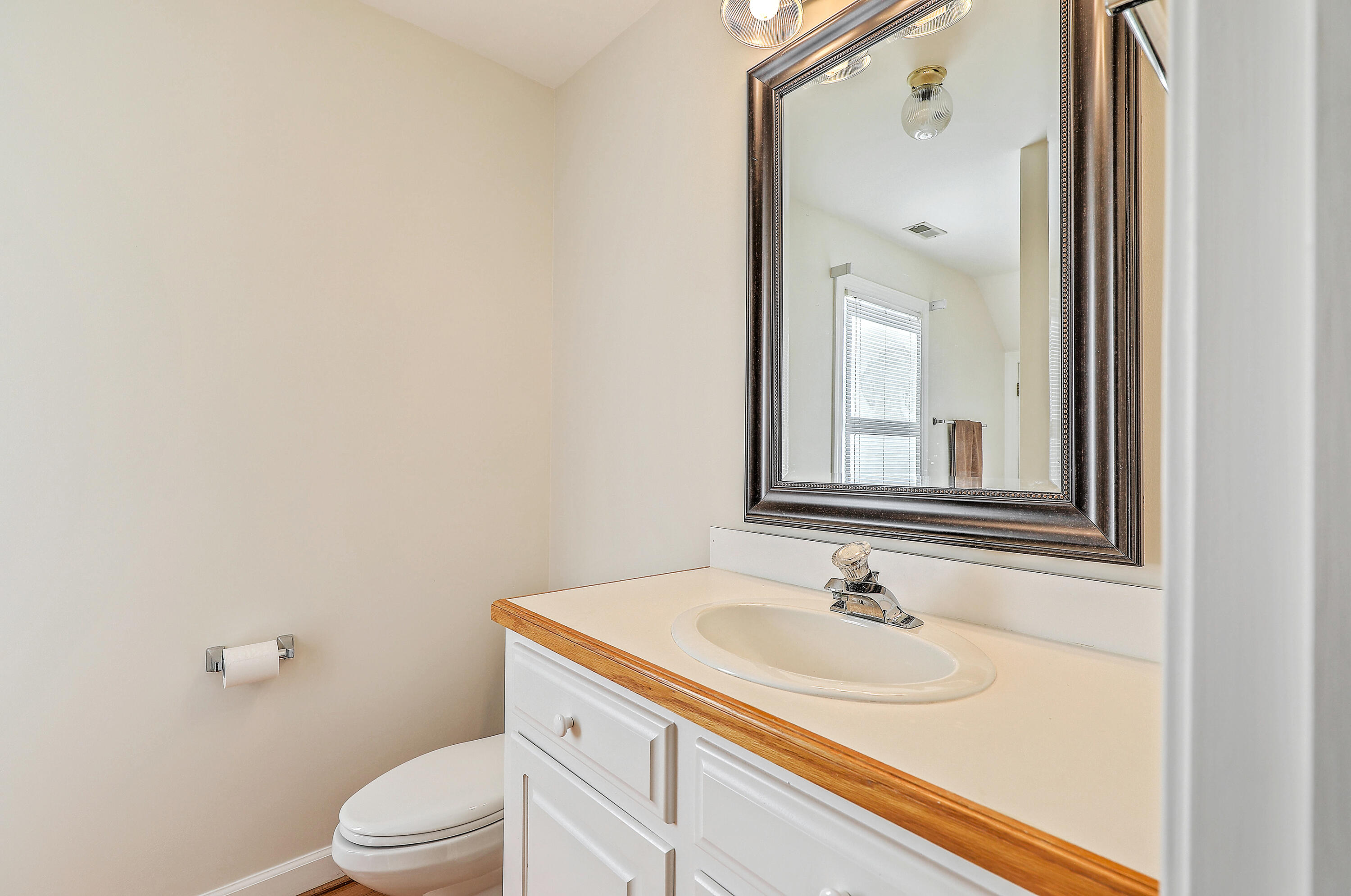 317 Rutherford Street Summerville, SC 29483 - Photo 39 of 50 Upstairs Bathroom