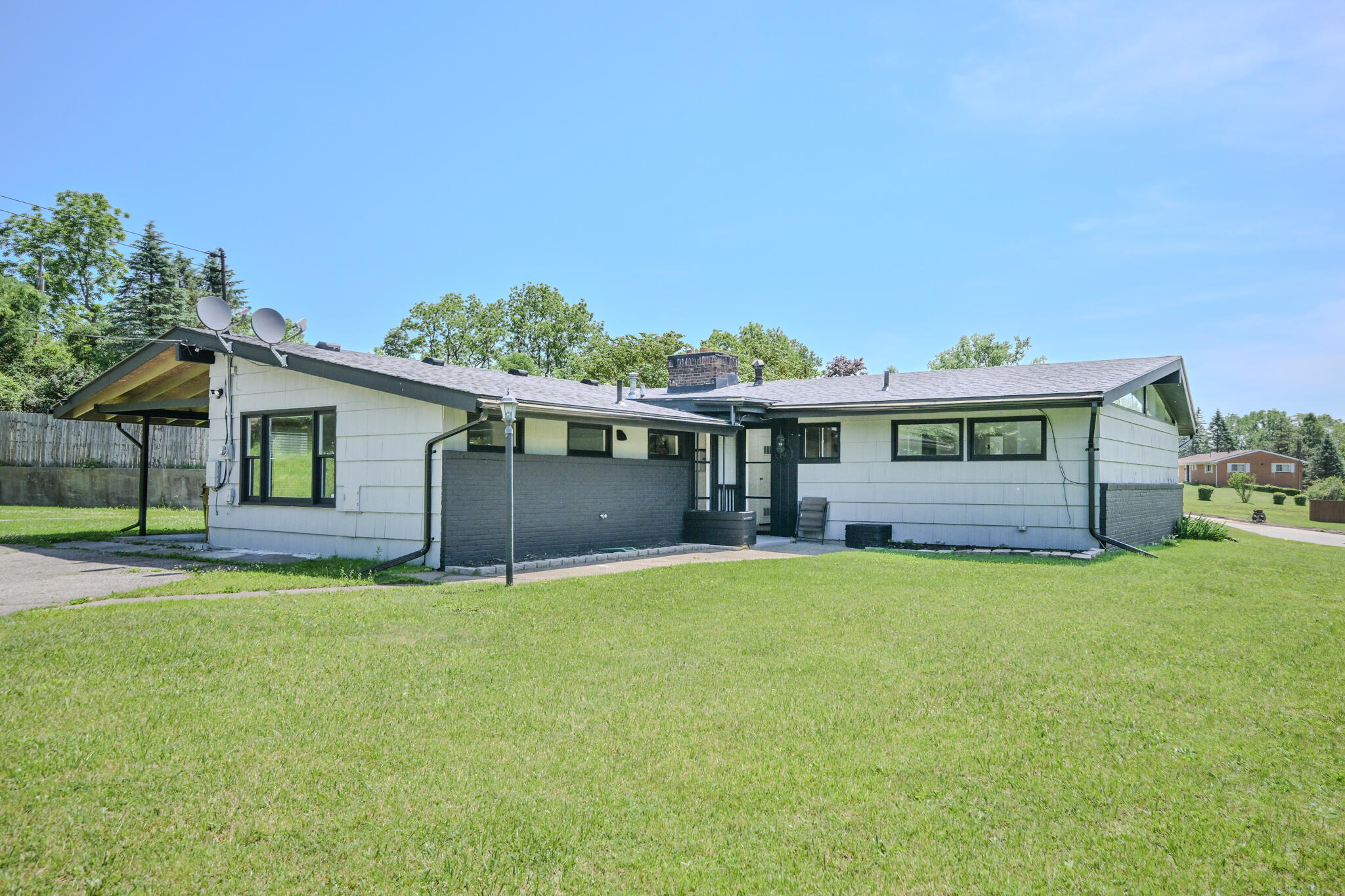 2020 Winding Trail Springfield, OH 45503 - Photo 2 of 32
