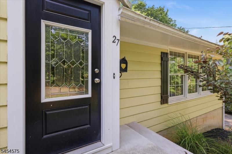 27 Inwood Road Berkeley Heights, NJ 07922 - Photo 3 of 40 Gallery Image 3