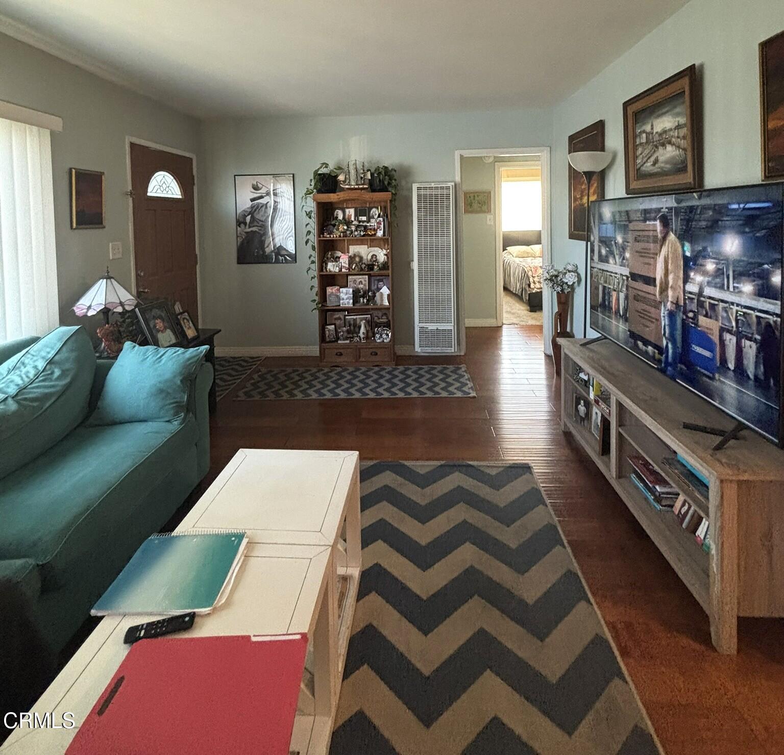 237 Lark Street Oxnard, CA 93033 - Photo 4 of 29 living rm_4344