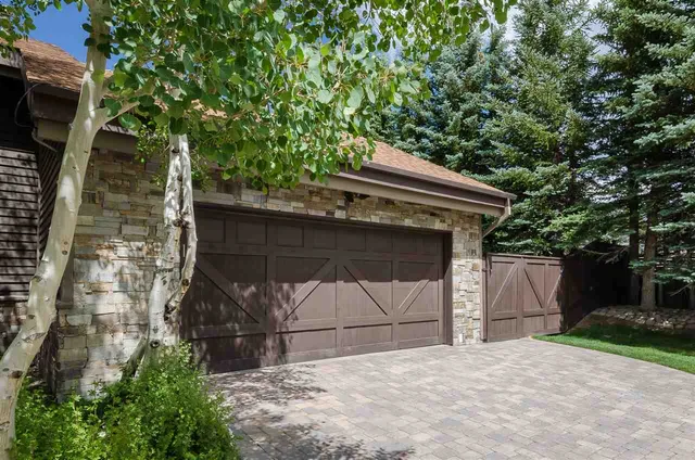 $2,599,000 | 310 Ranch Road, Unit 17, Mammoth Lakes, CA 93546