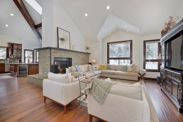 $2,599,000 | 310 Ranch Road, Unit 17, Mammoth Lakes, CA 93546