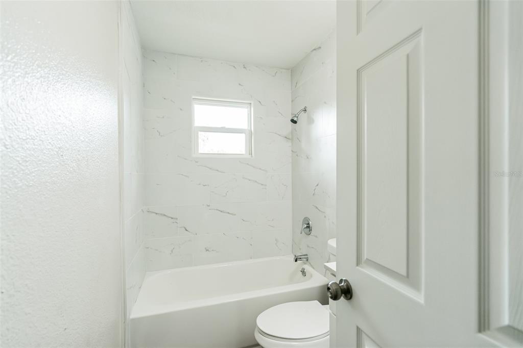 224 Singleton Avenue Arcadia, FL 34266 - Photo 15 of 24 a bathroom with a toilet and a bathtub