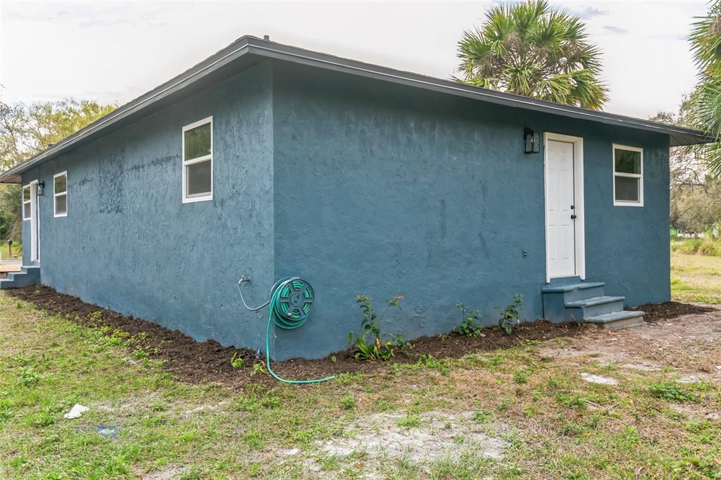 224 Singleton Avenue Arcadia, FL 34266 - Photo 23 of 24 a backyard of a house