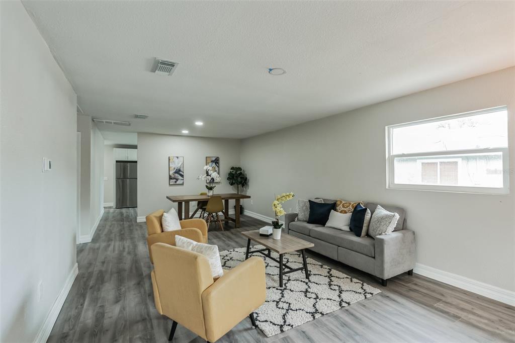 224 Singleton Avenue Arcadia, FL 34266 - Photo 4 of 24 a living room with furniture and a window