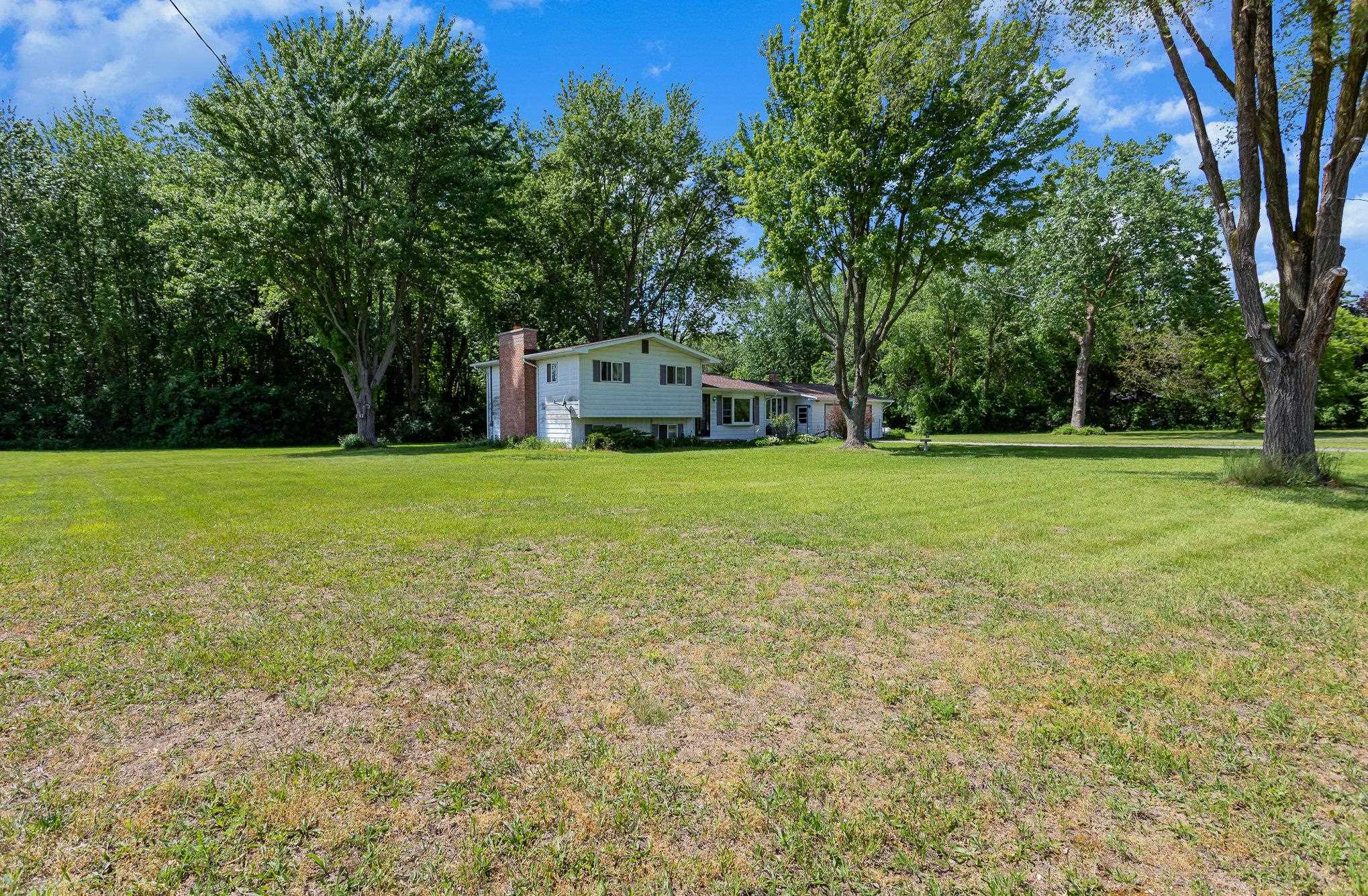 10827 Carter Road Freeland, MI 48623 - Photo 3 of 36 50143178-c03b77ac-1e06-4d8c-b785-a4233d845f99.JPG