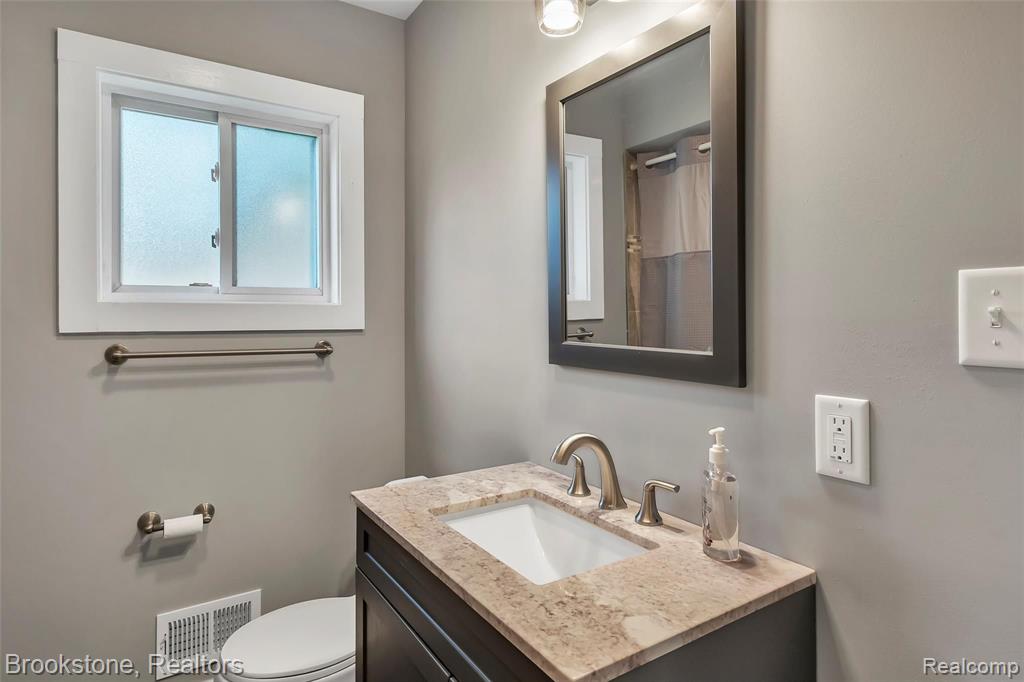 392 Winry Drive Rochester Hills, MI 48307 - Photo 18 of 35