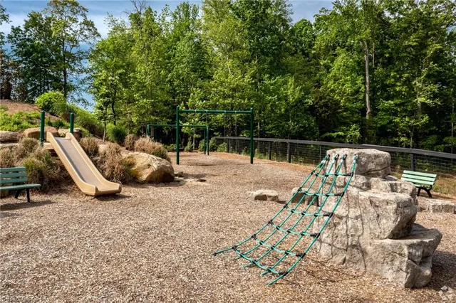 147 Cross Village Avenue, Kernersville, NC 27284