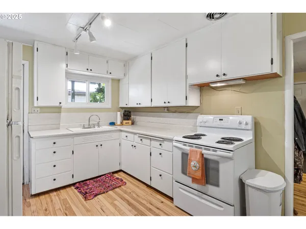 $349,912 | 42799 Leaburg Drive, Walterville, OR 97489