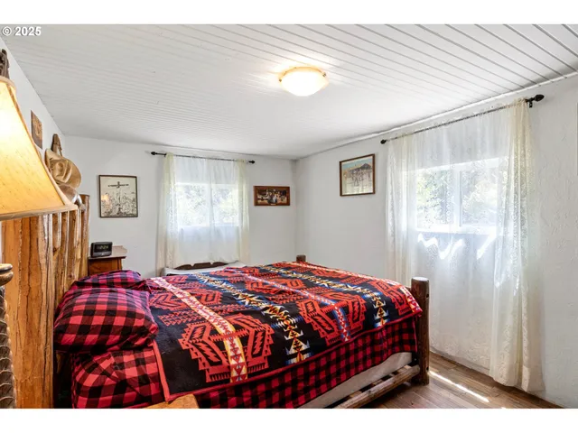 $358,991 | 42799 Leaburg Drive, Walterville, OR 97489