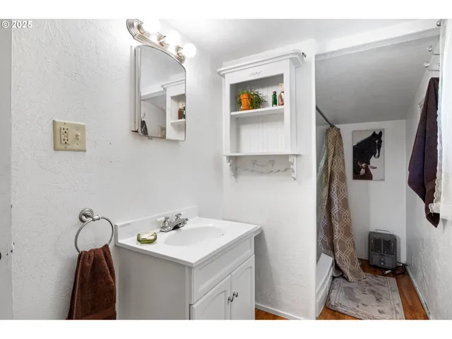 $358,991 | 42799 Leaburg Drive, Walterville, OR 97489