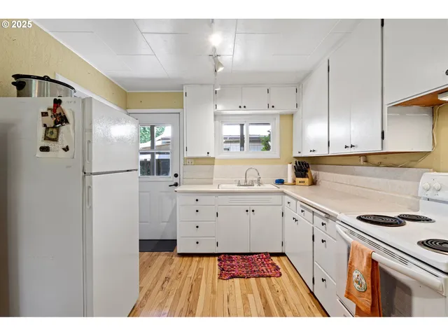 $358,991 | 42799 Leaburg Drive, Walterville, OR 97489