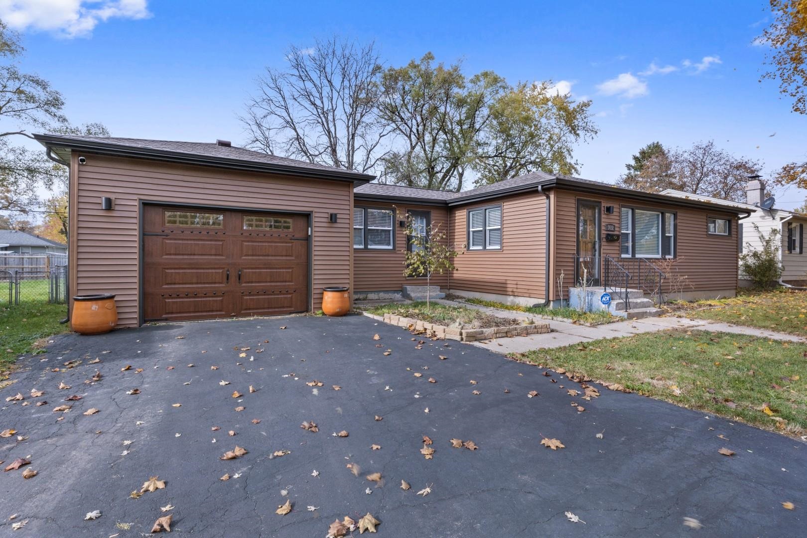 3032 Ruth Street Rockford, IL 61103 - Photo 2 of 33 Gallery Image 2