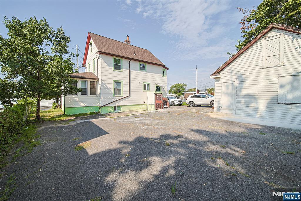 334 Broad Avenue Ridgefield, NJ 07657 - Photo 6 of 36 Gallery Image 6